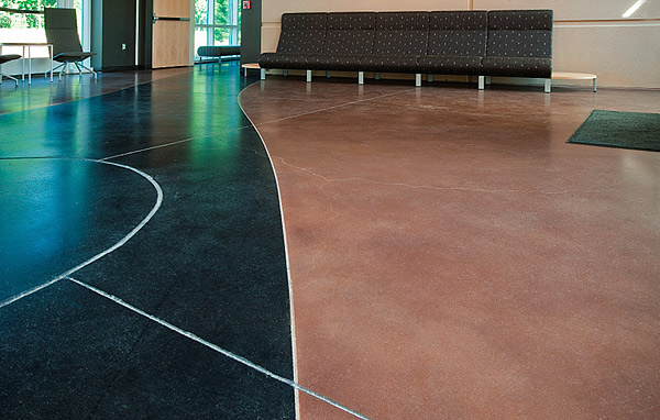 Concrete floor made with Lithochrome Tintura Stain 