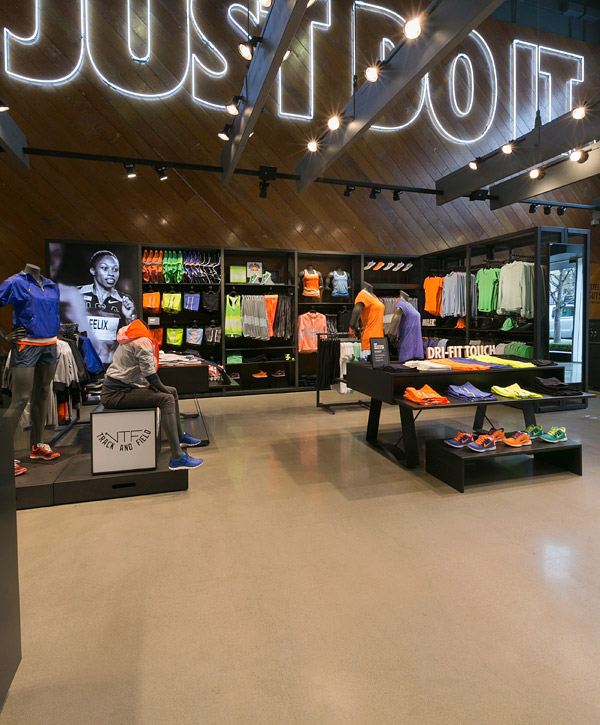 Polished aggregate floor - Concrete Decor magazine - Nike representatives put MBW through the paces in developing samples of approximately 3 feet square, Lott says. The samples were given the complete polishing treatment, including edge work with hand-held grinders.