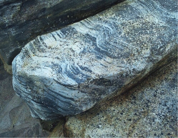 Concrete rock having striations of granite makes this rock look real.