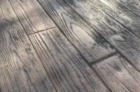 stamped concrete that looks like woodplanks