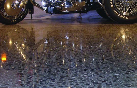 Diamonds make it sparkle When it comes to polishing, the experts agree: Skimping on the diamonds will get you nowhere fast. To get that beautiful mirror finish without waves, you need to give that floor as much flatness as you possibly can, explains VIC Internationals Byrd.