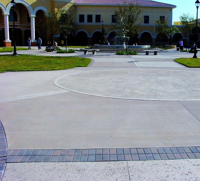 The large entrance area to this school in Florida features a medium-broom brush ?nish on the concrete. Photographs courtesy of QC Construction
