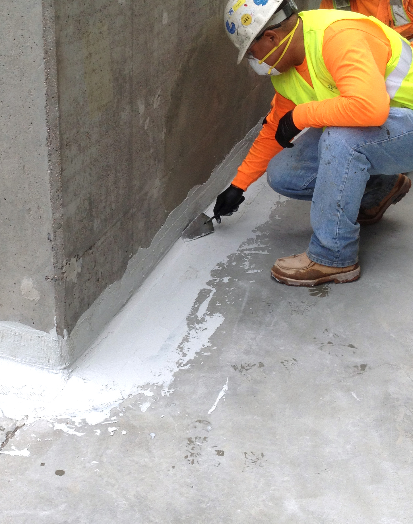 Features such as hydrostatic head resistance, flexibility, crack-bridging capabilities, and vapor permeability allow CEM-KOTE FLEX ST to provide waterproofing protection for both positive- and negative-side installations.