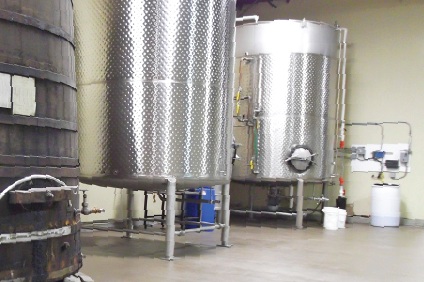 A vinegar-producing company needed a heat- and chemical-resistant floor for their busy production facility. 