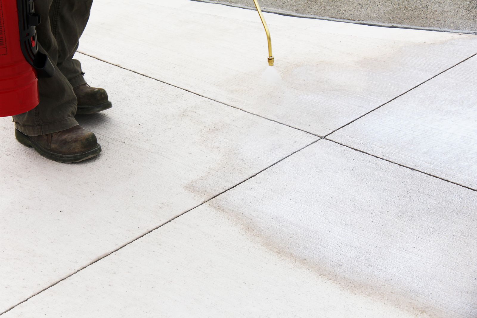 W. R. Meadows announced Intraguard, a water-based, penetrating concrete sealing compound for exterior concrete surfaces specifically designed to limit the intrusion of moisture and chlorides into concrete surfaces.