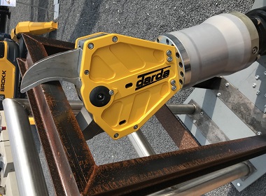 The MC300 Multi Cutter, manufactured by Brokk’s sister company, Darda, offers the highest cutting force with low weight.