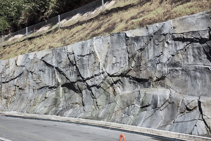 Highline Garabaldi Springs Rockscape Retaining Wall | British Columbia, Canada