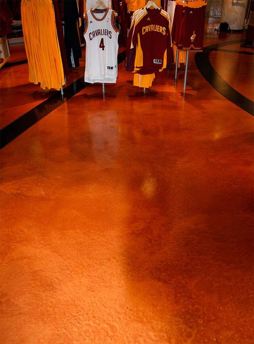 Maloy and his crew then applied Düraamens Copper Lümiere as a primer, followed by the Lümiere epoxy coating in Bronze. The combination of the two colors helped Maloy achieve the desired color.