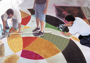 Using the Saw Kart on a geometric colorful floor makes things easier even for a beginner.