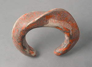 Andrew Goss crafts jewelry, such as this bracelet, with metakaolin-enriched concrete. Photo courtesy of Anderw Goss