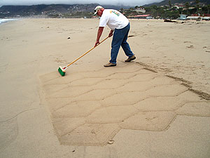 Richard Smith, shows how to use broomed or Brushed Finishes with this demonstration on a beach near his home.
